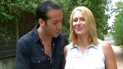 A srác rábeszélte egy hozzávetőlegesen szerény szex tv ingyen nőt, hogy vegyen szexet