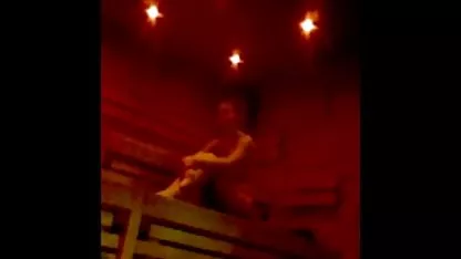 Vörös hajú putana beleegyezett egy amatőr hátulról dugás film készítésébe