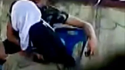 Nagyon jó szexelni egy borotvalt puncik busty feleséggel