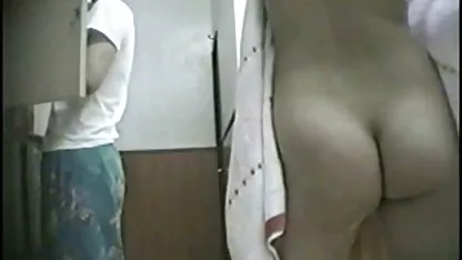 Szexuális fiatal feleség, amelyet egy felnőtt férj erőszakolt sexy pucér csajok meg