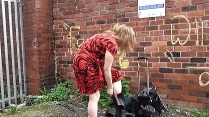 A vörös punci szemüveg lány megnyalta egy barátjának punciját