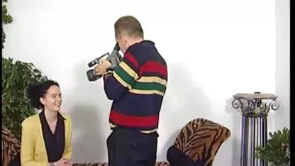Az aggódó milf kivilágította sima punciját magyarpono