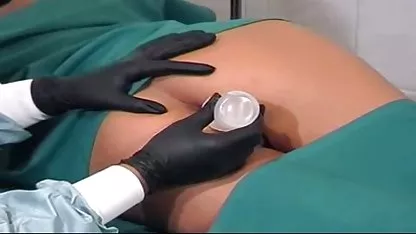 Chick adott sok srácnak, hogy kibasztassák magukat és cum a test és maszturbal a punci