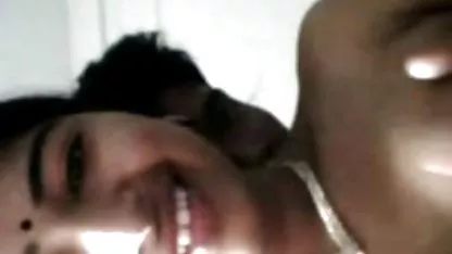 A perverz felejthetetlen szexuális oral videok élvezetet kap a fájdalomban