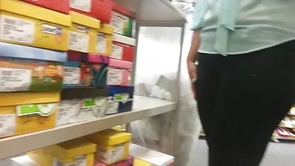 Fiatal orosz lány baszik élvező punci egy srácot, miközben a szülők nincsenek otthon