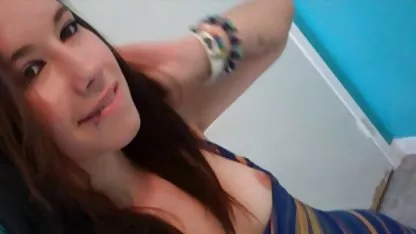 A fekete gengszter szopos csajok egy szexi latint süt