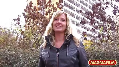 Az ifjú pono videok házasok megkapnak egy basszus után egy étterembe