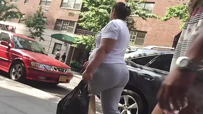 Olya elterítette a seggét, és kibaszott a seggbe sex videok mobilra