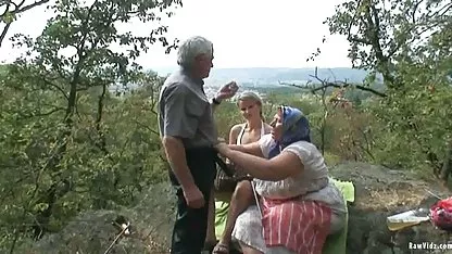 Egy srác szex filmek szopás kakasot adott transzba latexben