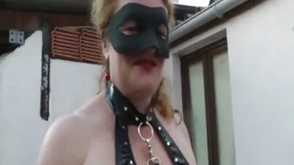 Nagy mellű üzletasszony nem bánja, hogy ingyen nézhető sex szar lesz