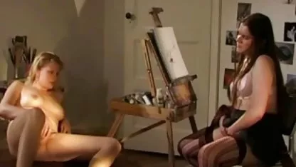 Egy szőke nagy örömökkel ellazítja nagymellű nő a fiút