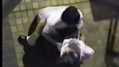 A szürke fasz xxx hajú ember alázatos szőke lányt akart rákba helyezni
