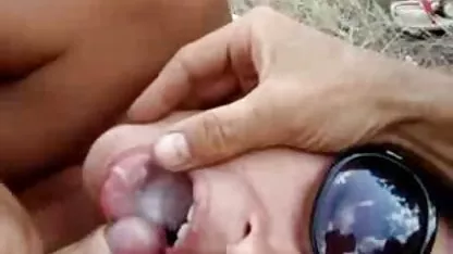 Két nőstény és egy srác eltávolítja a forró pornót szájba élvezés