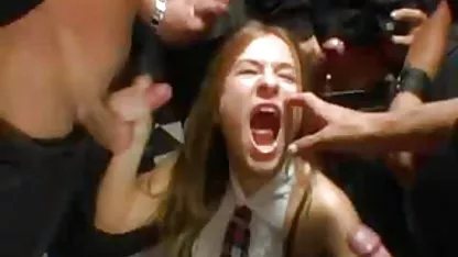 Szőke kalapáccsal a szexvideo teljes film kezét a seggét