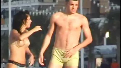 Szar 40 es puncik volt egy lány a seggbe